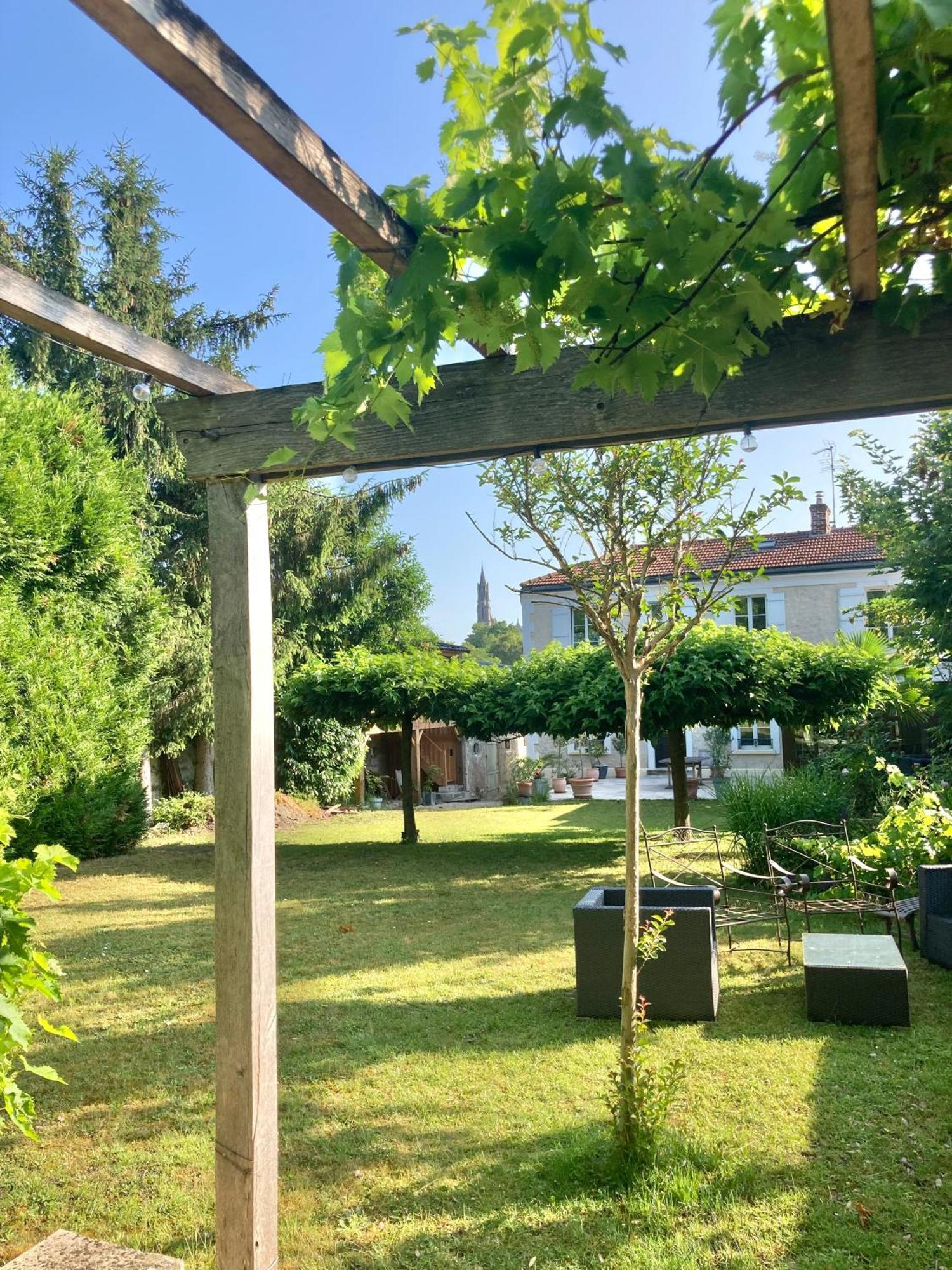 Pierres Et Jardins Bed & Breakfast Senlis  Exterior foto